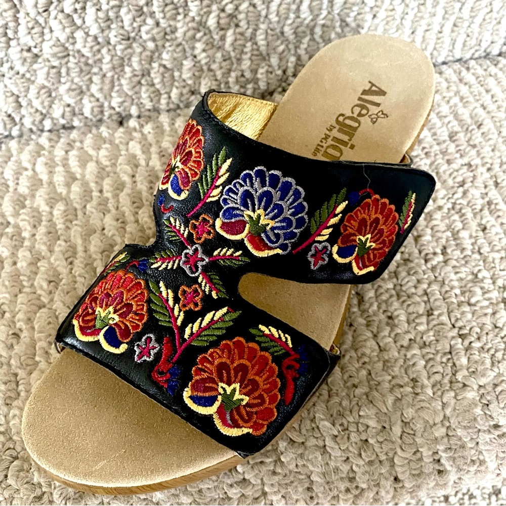 NIB NEW Alegria by PG Lite Linn Black Needles and Pins Embroidered Wedge Sandals - Picture 9 of 14